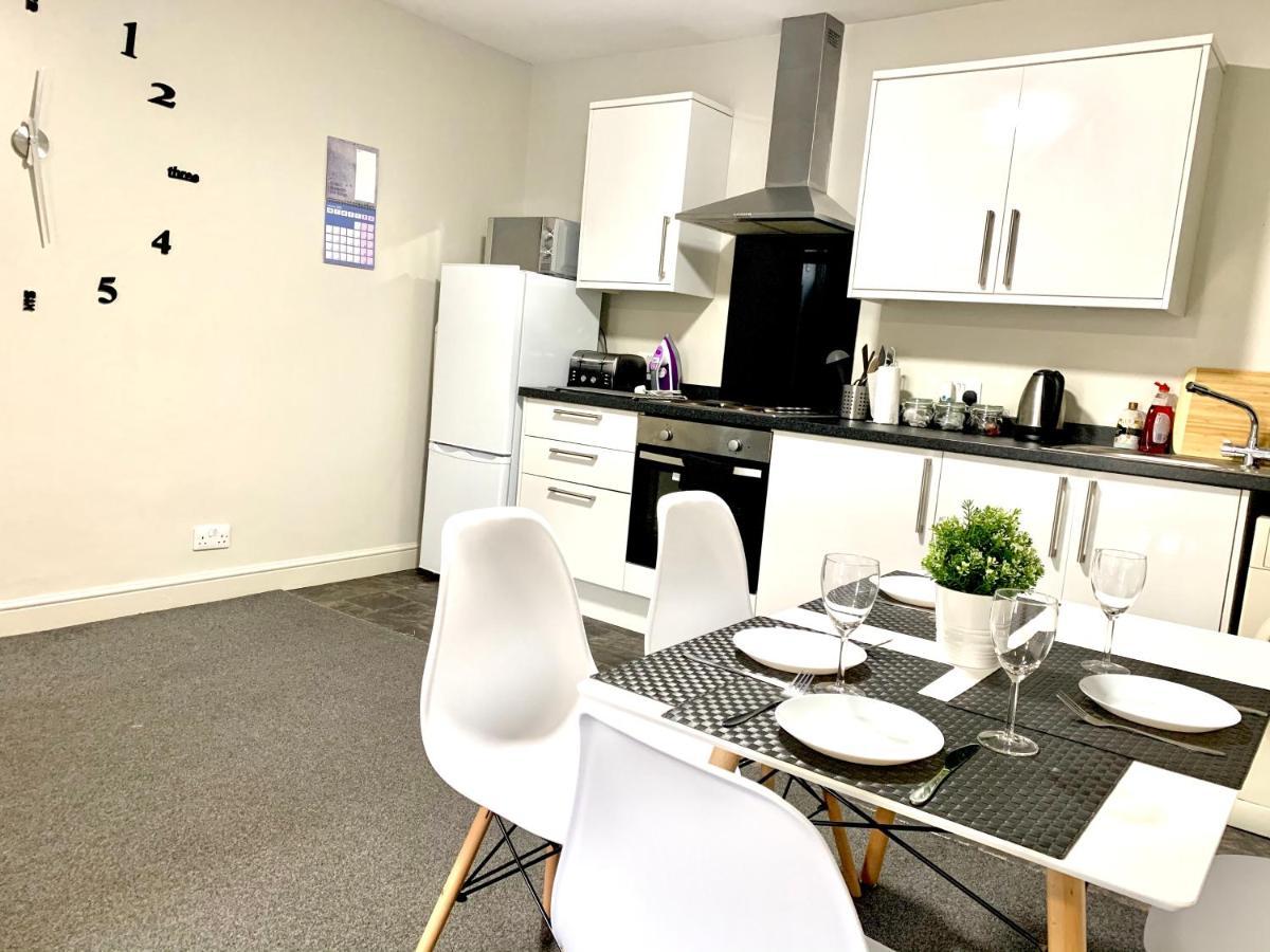 Free, Large Car Park Apartment Wakefield Buitenkant foto