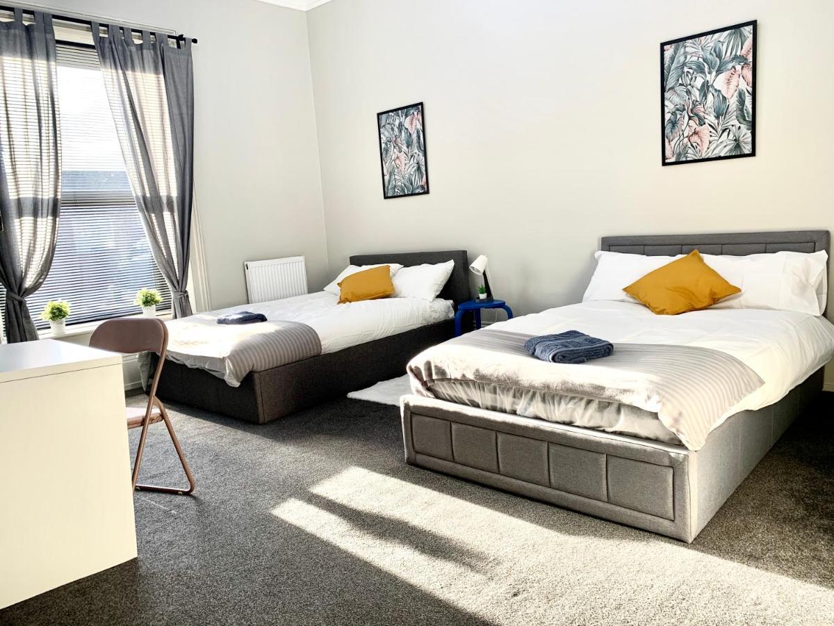 Free, Large Car Park Apartment Wakefield Buitenkant foto