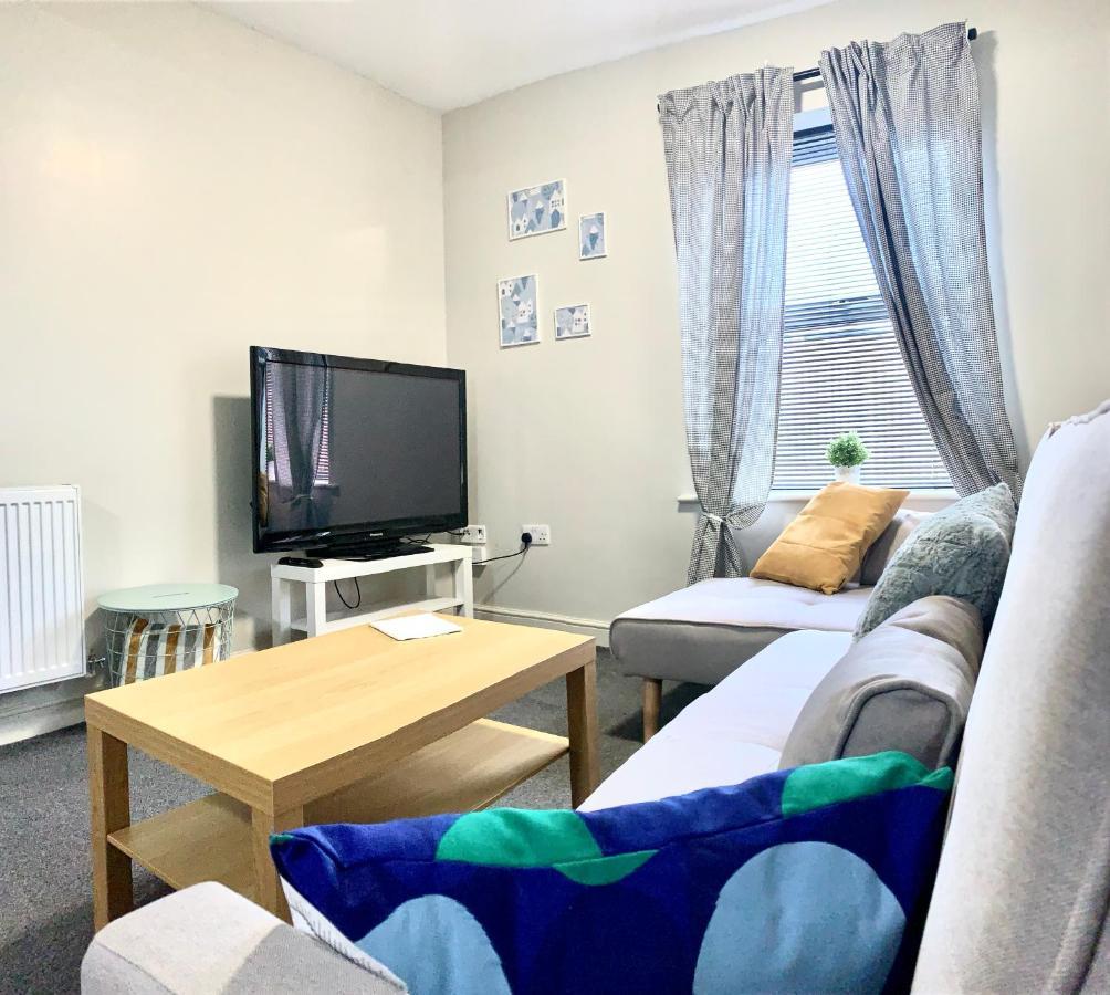 Free, Large Car Park Apartment Wakefield Buitenkant foto