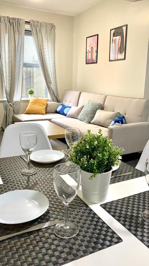 Free, Large Car Park Apartment Wakefield Buitenkant foto