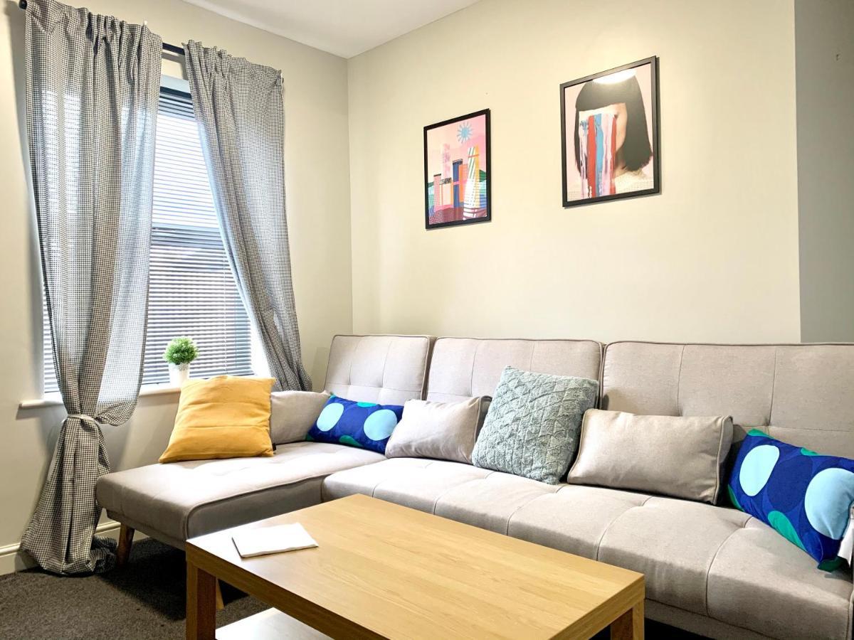 Free, Large Car Park Apartment Wakefield Buitenkant foto